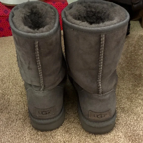 Ugg grey boots size 8 - Picture 3 of 5
